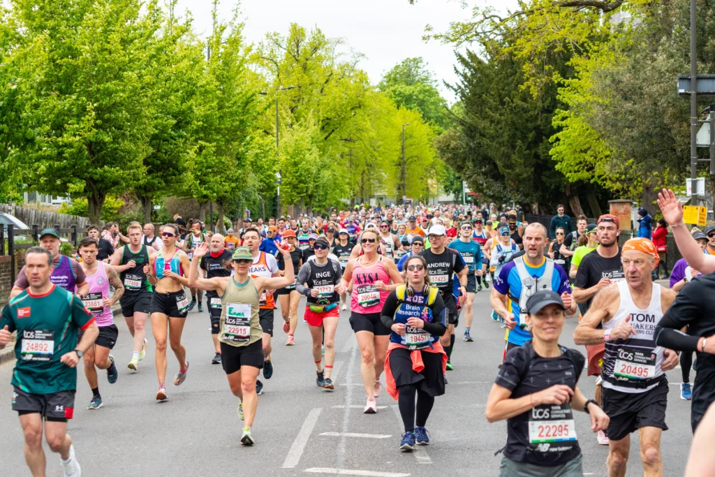 people running a marathon